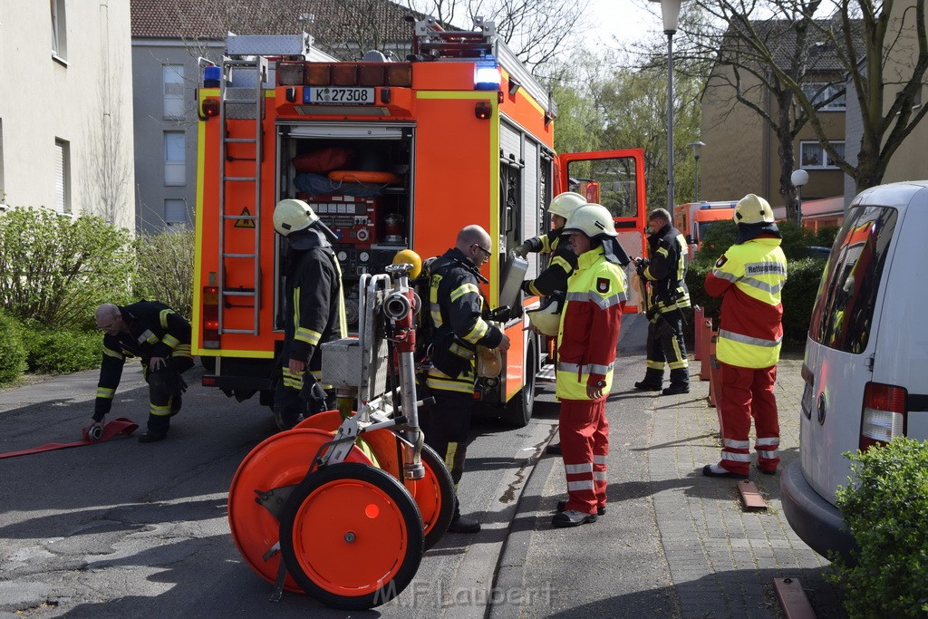 Feuer 1 Koeln Vingst Ansbacherstr P40.JPG - Miklos Laubert